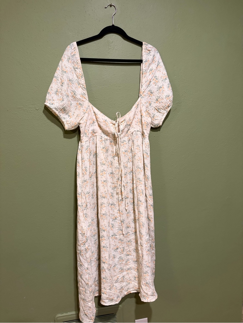 Olivaceous Floral Puff-Sleeve Midi Dress in Cream